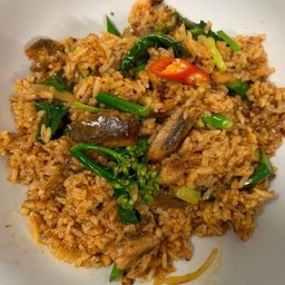 ข้าวผัดปลากระป๋อง