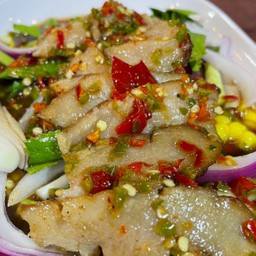 ยำคอหมูย่าง