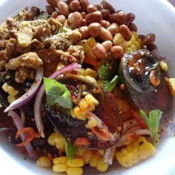 ยำข้าวโพดมะม่วงไข่เยี่ยวม้าปลากรอบ.ใช้มะนาวสดแบบลูกทุกเมนูจ้า