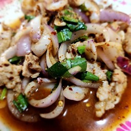 น้ำตกหมู กับแกล้ม