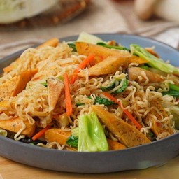 มาม่าผัดหมูสับ