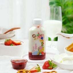 โยเกิร์ตสตรอว์เบอร์รี่พร้อมดื่ม Strawberry Yogurt Drink