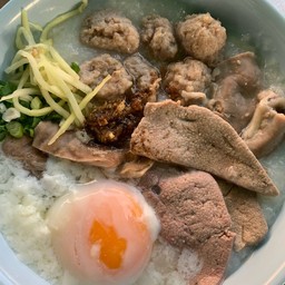 โจ๊กหมูทุกอย่างใส่ไข่(เมนูไข่จะแยกไข่ไปให้ทุกถุงนะคะ)