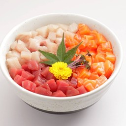 ข้าวหน้าปลาดิบรวม 3 อย่าง หั่นเต๋า
