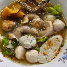 เกี๊ยวปลาน้ำต้มยำ