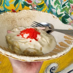 เฟตูชิเน่ครีมซอสกุ้งและไข่กุ้ง