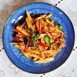 ผัดพริกแกงหน่อไม้ (กับข้าว)