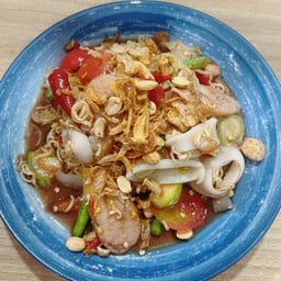 ตำมาม่า ปลาหมึก ใส้กรอก
