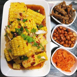 ยำข้าวโพดปลากรอบ