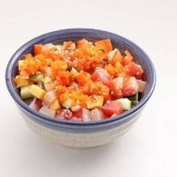 ข้าวหน้าปลาดิบรวม หั่นลูกเต๋า