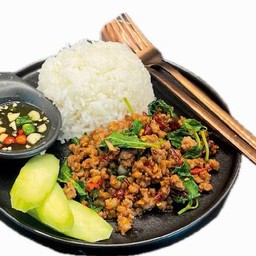 ข้าวราดผัดกระเพรา