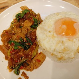 ข้าวกะเพราหมูกรอบ