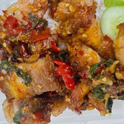 ข้าวกระเพราหมูกรอบ