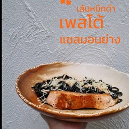 เส้นดำเพสโต้แซลมอนย่าง
