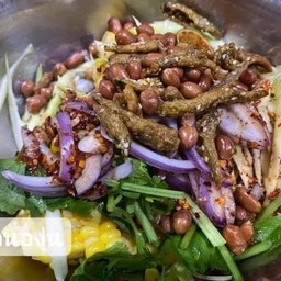 ยำข้าวโพดมะม่วงปลากรอบ.ใช้มะนาวสดๆแบบลูกทุกเมนูจ้า