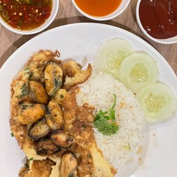 Mussel Omelette (Topped With Rice)