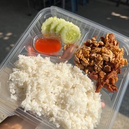 หมูทอดกระเทียมราดข้าว