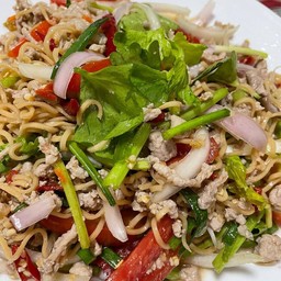 ยำมาม่าหมูสับแซ่บ