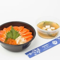 แซลมอน อิกุระ ด้ง (ข้าวหน้าปลาแซลมอนและไข่ปลาแซลมอน)