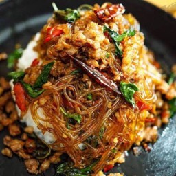 กระเพราหมูสับวุ้นเส้น