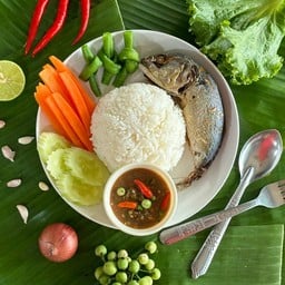 ชุดข้าวน้ำพริกผักแกล้มปลาทูทอด