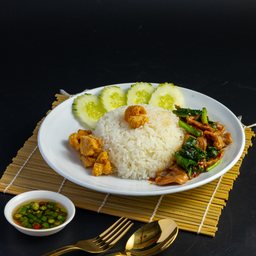 ผัดคะน้าราดข้าว.