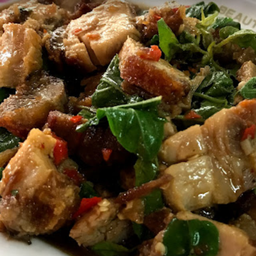 ข้าวกระเพราหมูกรอบ