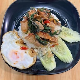 ข้าวกระเพราหมูกรอบ