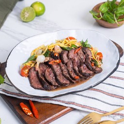 ยำเนื้อย่างผลไม้