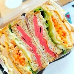 สลัดโรล ศศิ  jin coffee & tea bars