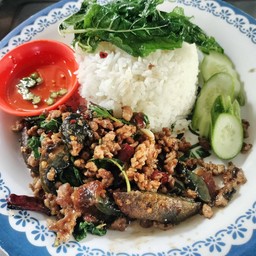 กระเพราไข่เยี่ยวม้า