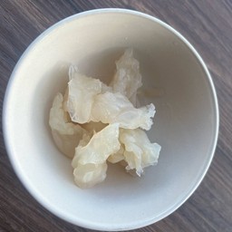 แมงกระพรุน 50 g. ต้มให้ (ต้องสั่งน้ำซุป หรือ ชุดพร้อมทานก่อน)