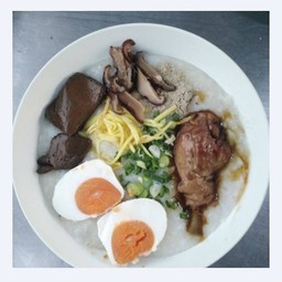 โจ๊กไก่ตุ๋นใส่ไข่เค็ม