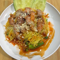 บะหมี่หมูกรอบ