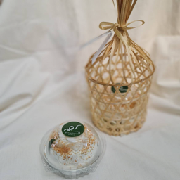 ชุดของขวัญ : ชะลอมจุก + เค้กลูกมะพร้าวใบเตย 1 ลูก