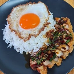 ร้านมีนหมูกรอบ สาขาถนนหลักเมือง หน้าสรรพสามิตตราด