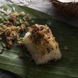 ข้าวเหนียวหน้าหมูหย็องผัด