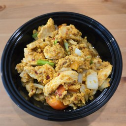 ไก่ผัดผงกะหรี่(กับข้าว)