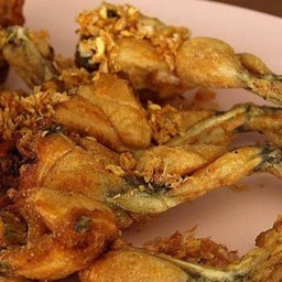 กบทอดกระเทียมพริกไทย(กับข้าว)