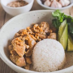ข้าวไก่กระเทียมพริกไทย