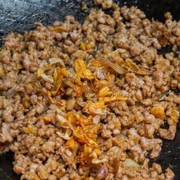 ข้าวหมูสับรวนกระเทียม