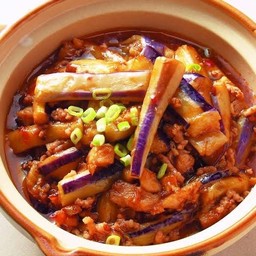 ข้าวอบหม้อดินมะเขือยาวหมู,茄子肉片煲仔饭