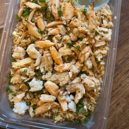 ข้าวผัดปูทะลักทะลาย by แม่เล้า