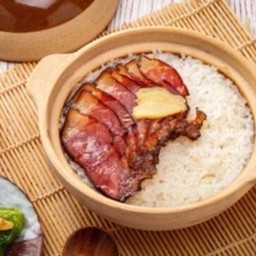 ข้าวอบหม้อดินหมูรมควัน,腊肉煲仔饭