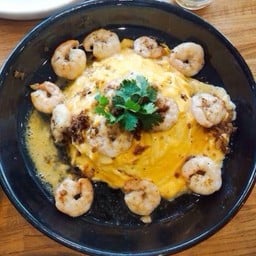 ข้าวไข่ข้นกุ้งกระเทียม