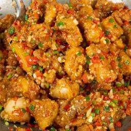ข้าวไก่ทอดคั่วพริกเกลือ