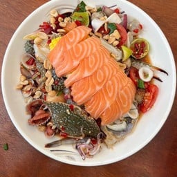 ยำแซลม่อนทะเลรวม