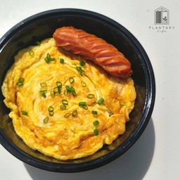 ข้าวไข่เจียว - ฟรี! ไส้กรอกแฟรงค์ไก่รมควัน