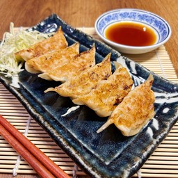 เกี๊ยวซ่าสูตร homemade หมูทอดน้ำ 6 ชิ้น