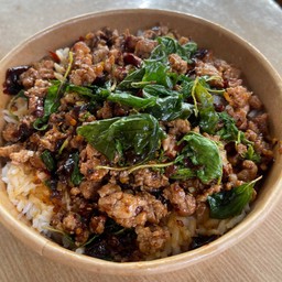 ข้าวกระเพราหมูสับพริกแห้ง